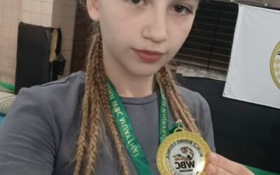 Вітаємо ученицю 8-А класу Михайліченко Аміну з перемогою на Чемпіонаті України з тайського боксу (Муай Тай), який відбувся 17-19 квітня у місті Києві. Бажаємо чемпіонці подальший успіхів!